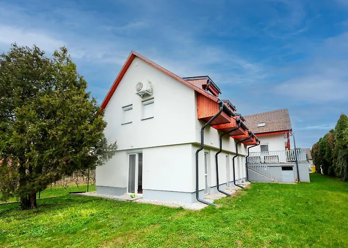 Mazurek Lägenhetshotell Balatonboglár